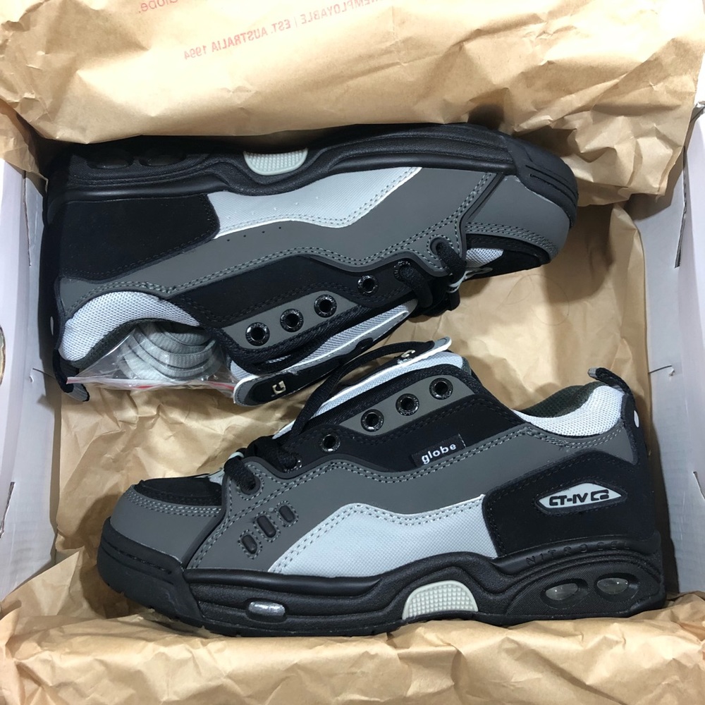 Globe Shoes Kids Size 5